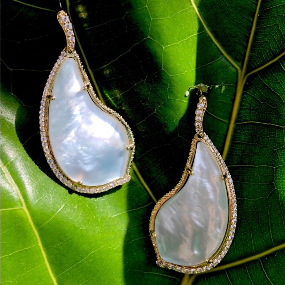 KENDRA SCOTT Tinley white mother of pearl drop earrings